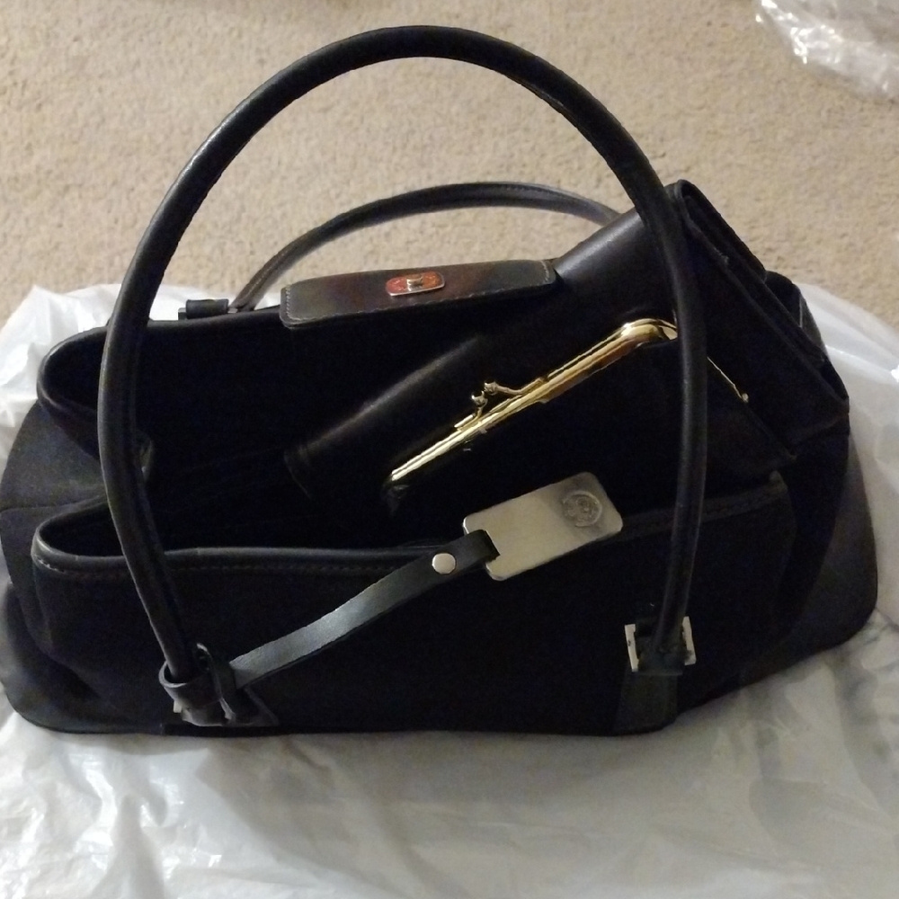 Elegant Black Leather Handbag